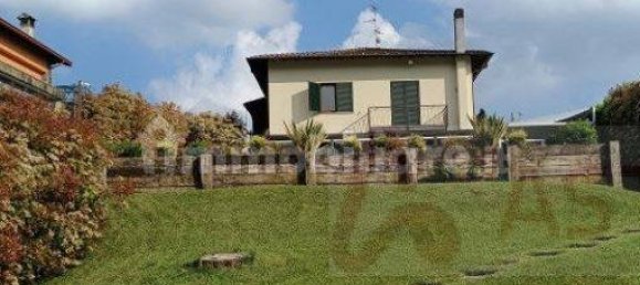 2 bedrooms Villa in Capiago Intimiano, Italy No. 259920 3