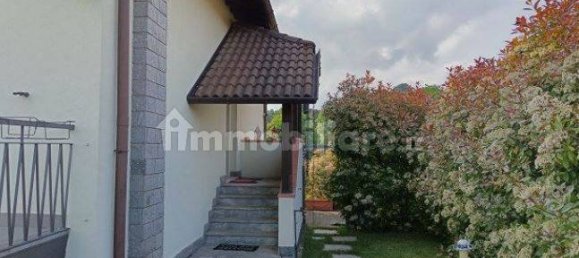 2 bedrooms Villa in Capiago Intimiano, Italy No. 259920 2