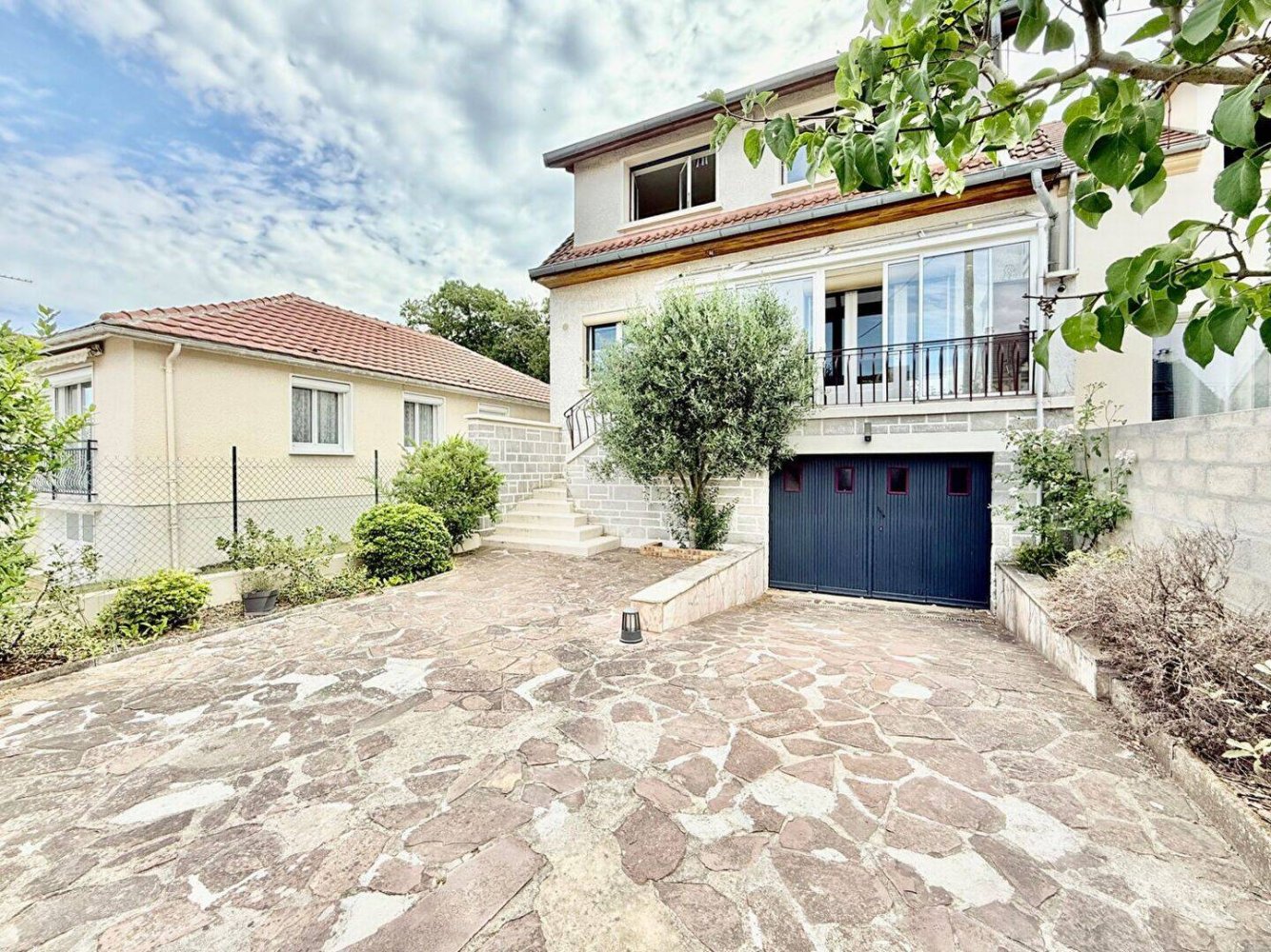 4 chambres Maison à Les Clayes-sous-Bois, France No. 319113