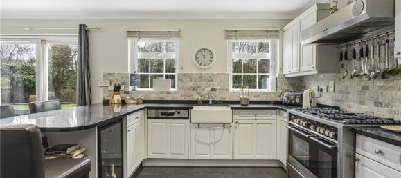 5 bedrooms House in Broxbourne, United Kingdom No. 6526 33