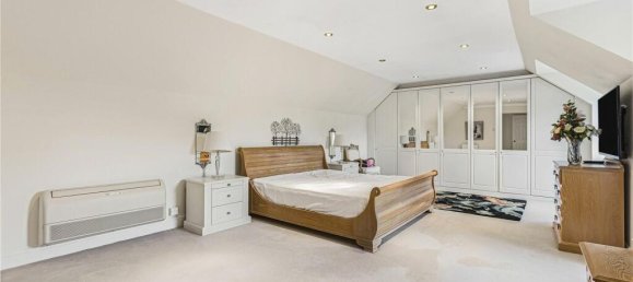 5 bedrooms House in Broxbourne, United Kingdom No. 6526 20