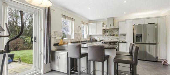 5 bedrooms House in Broxbourne, United Kingdom No. 6526 31