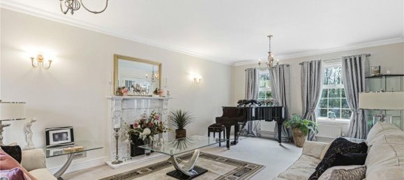 5 bedrooms House in Broxbourne, United Kingdom No. 6526 10