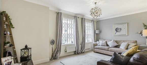 5 bedrooms House in Broxbourne, United Kingdom No. 6526 27