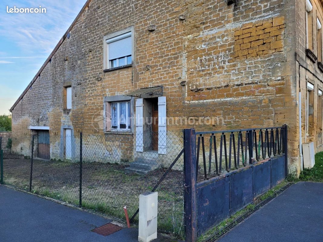 Casa de 2 dormitorios en Les Ayvelles, France No. 233019