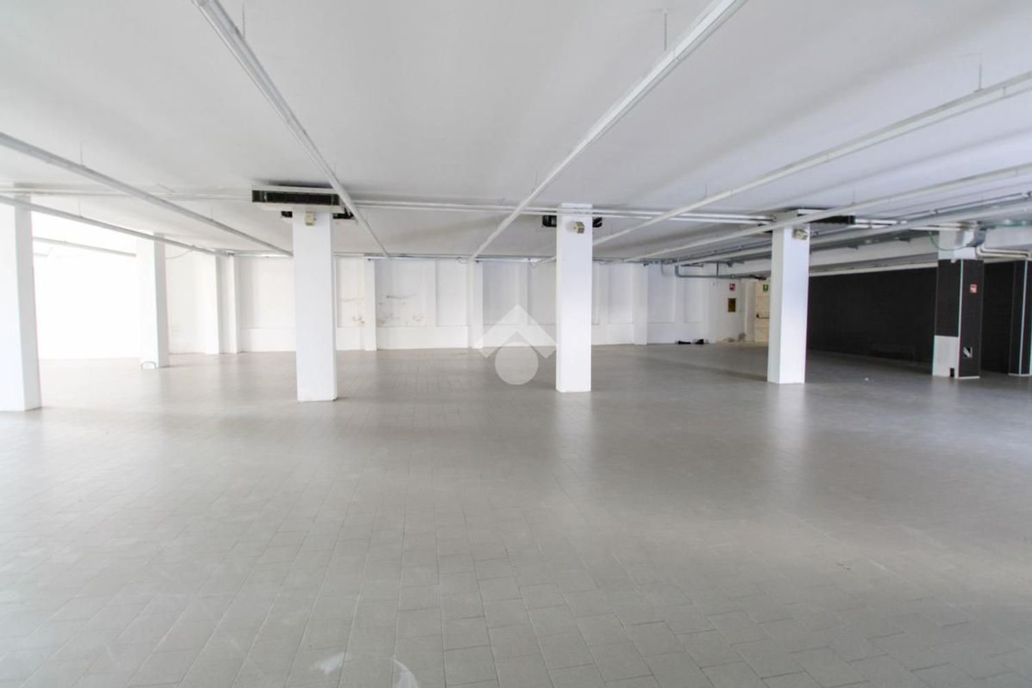 Lagerhaus in Carvico, Italy 1465m², Nr. 88210