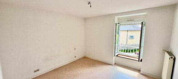 3 bedrooms House in Pontorson, France No. 295289 9