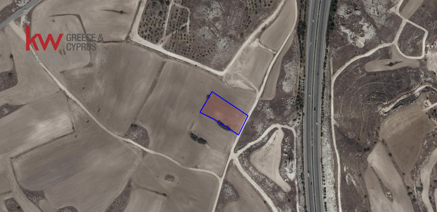 Terra em Larnaka, Cyprus 2416 m² N.º 181181