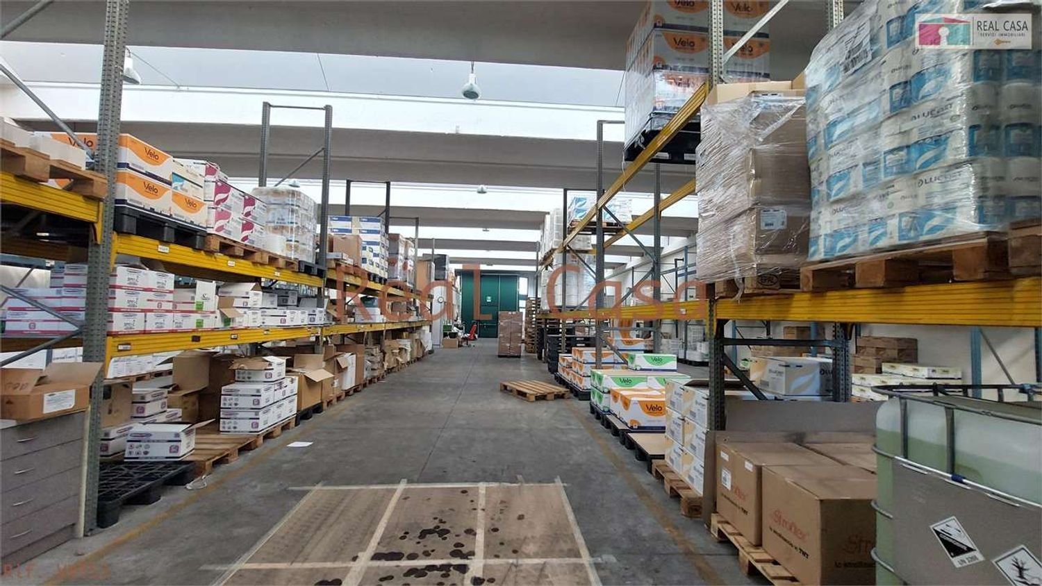 590m² Warehouse in Modena, Italy No. 141746