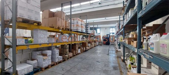 590m² Warehouse in Modena, Italy No. 141746 8