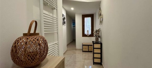 Дом с 6 комнатами в Монтесильвано, Италия № 56786 39