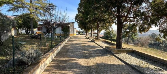 Дом с 6 комнатами в Монтесильвано, Италия № 56786 11