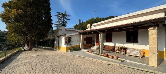 Дом с 6 комнатами в Монтесильвано, Италия № 56786 29