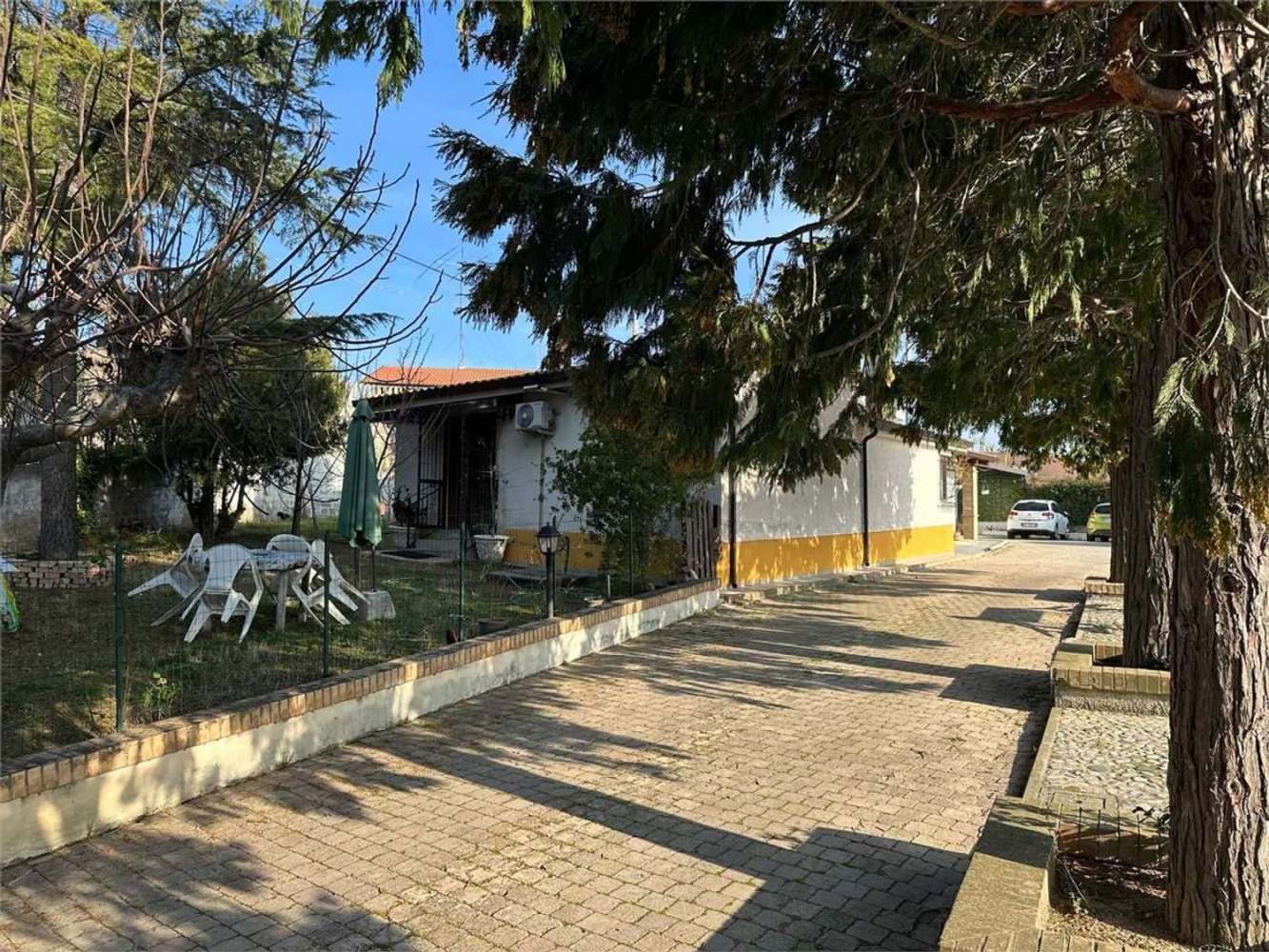 Дом с 6 комнатами в Монтесильвано, Италия № 56786