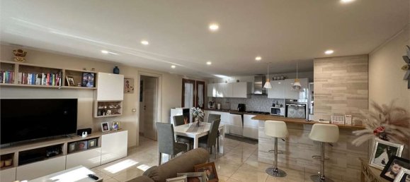 Дом с 6 комнатами в Монтесильвано, Италия № 56786 36