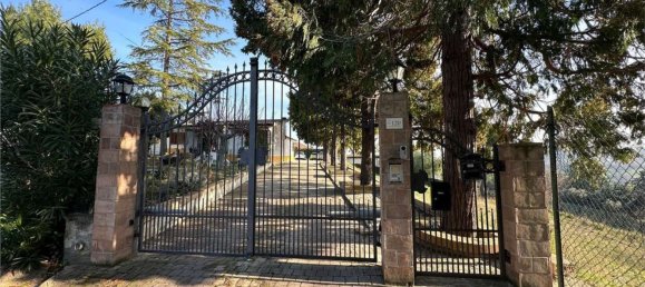 Дом с 6 комнатами в Монтесильвано, Италия № 56786 10