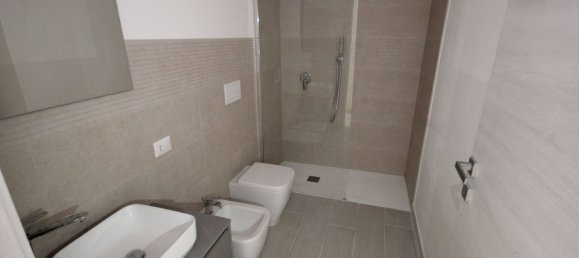 2 bedrooms Apartment in Cagliari, Italy No. 328908 4