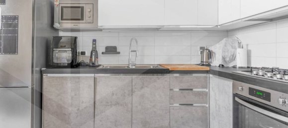 3 rooms Apartment in Milan, Italy No. 242233 2