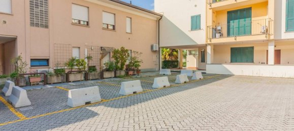 1 room Commercial property in Lecco, Italy No. 320033 15