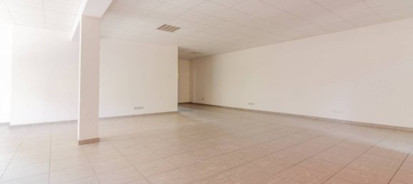 1 room Commercial property in Lecco, Italy No. 320033 3