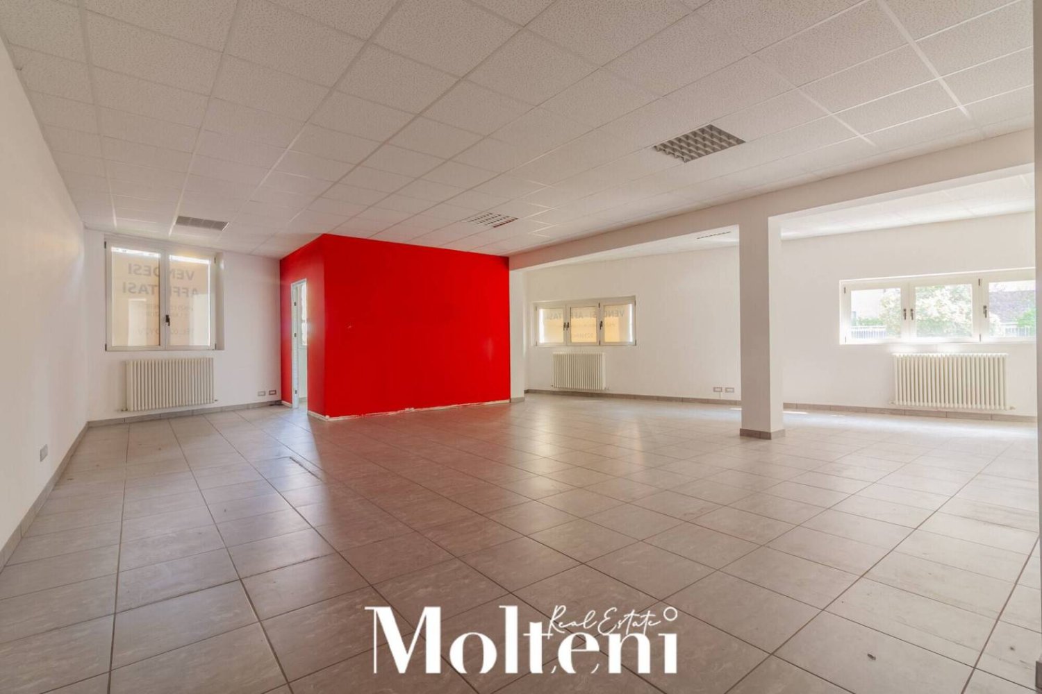 1 room Commercial property in Lecco, Italy No. 320033