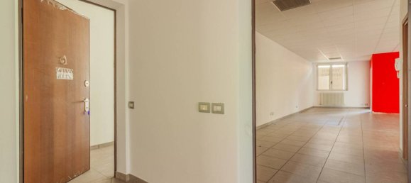 1 room Commercial property in Lecco, Italy No. 320033 10