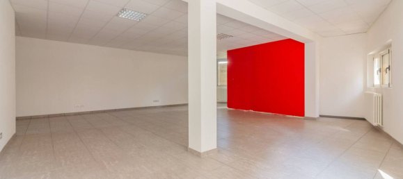 1 room Commercial property in Lecco, Italy No. 320033 2