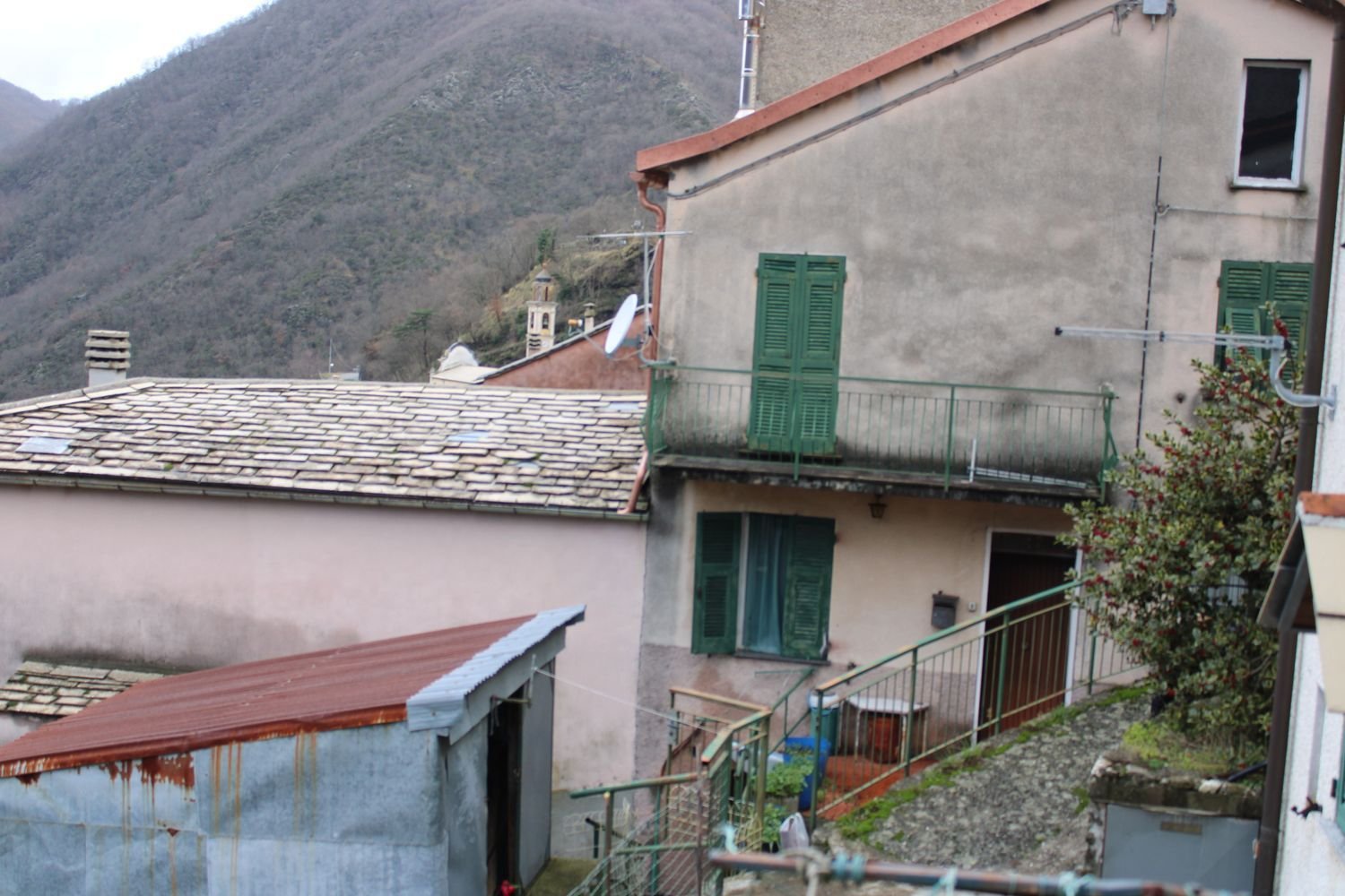 3 rooms House in Neirone, Italy No. 87087