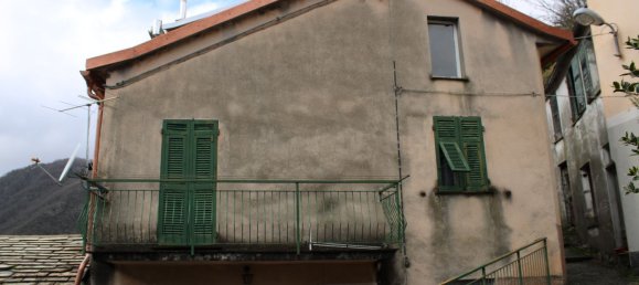 3 rooms House in Neirone, Italy No. 87087 2