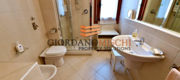 4 bedrooms Apartment in Monza, Italy No. 145158 7