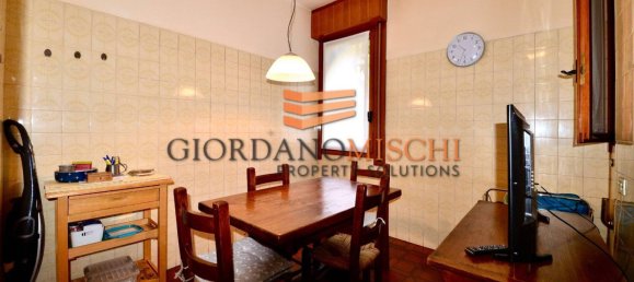 4 bedrooms Apartment in Monza, Italy No. 145158 2