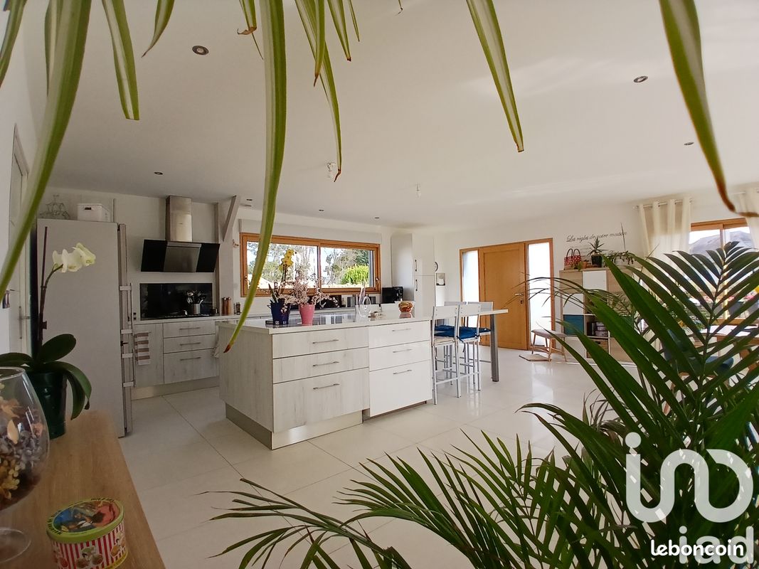 6 chambres Maison à Rivière, France No. 209972