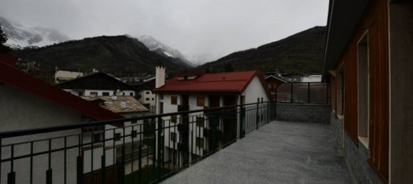 Apartamento de 3 dormitorios en Bardonecchia, Italy No. 62752 39