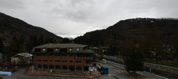 Apartamento de 3 dormitorios en Bardonecchia, Italy No. 62752 5