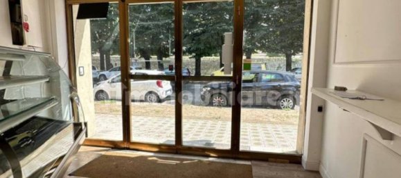 2 rooms Commercial property in Lucca, Italy No. 320883 10