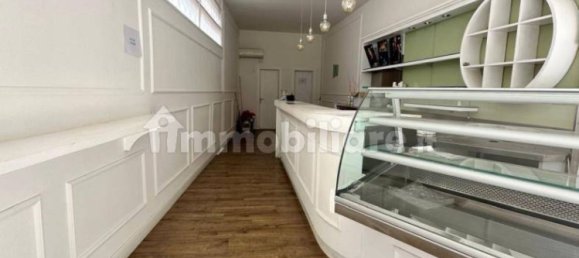 2 rooms Commercial property in Lucca, Italy No. 320883 3