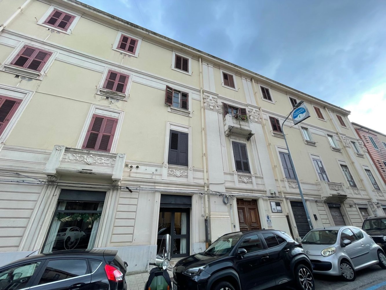 5 rooms Apartment in Messina, Italy No. 51411