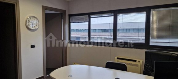 Armazém em Gerenzano, Italy 678 m² N.º 316978 15