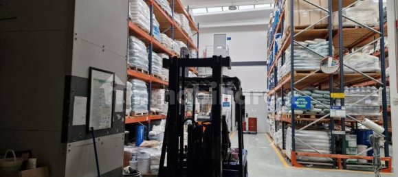 Armazém em Gerenzano, Italy 678 m² N.º 316978 8