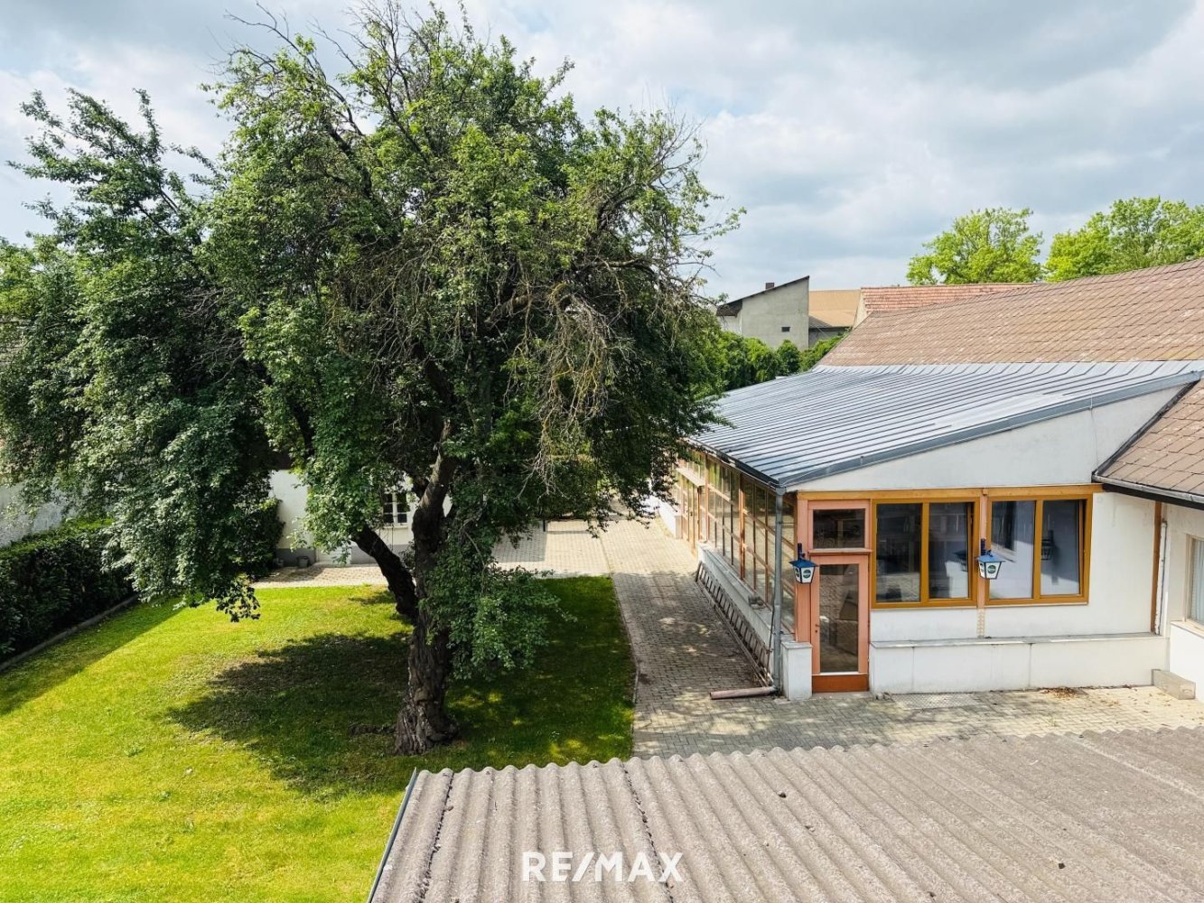 Propriété commerciale à Zurndorf, Austria 896m² No. 205975