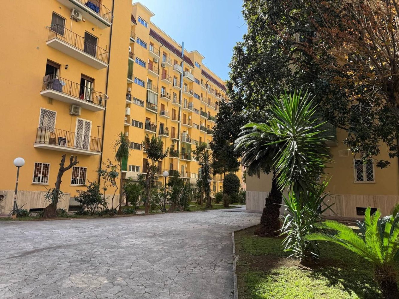 2 bedrooms Apartment in Rome, Italy No. 12652