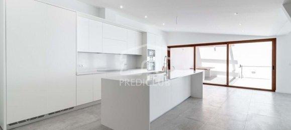 Casa de 3 dormitorios en Funchal, Portugal No. 122126 2