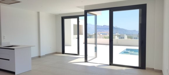 Villa de 4 dormitorios en Polop, Spain No. 2681 9