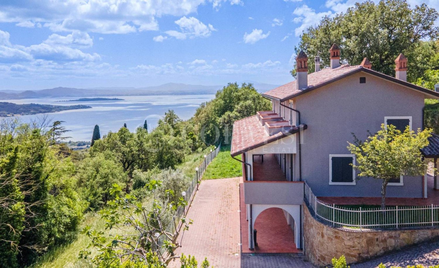 4 bedrooms Villa in Passignano sul Trasimeno, Italy No. 282076
