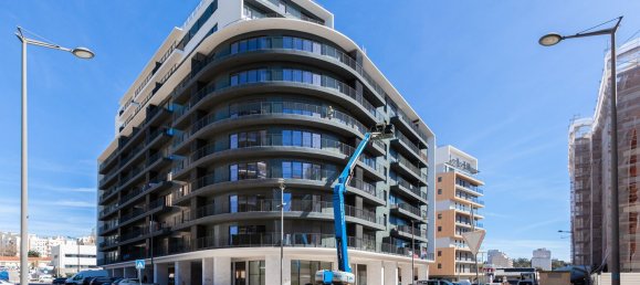 118m² Commercial property in Lisbon, Portugal No. 74042 9