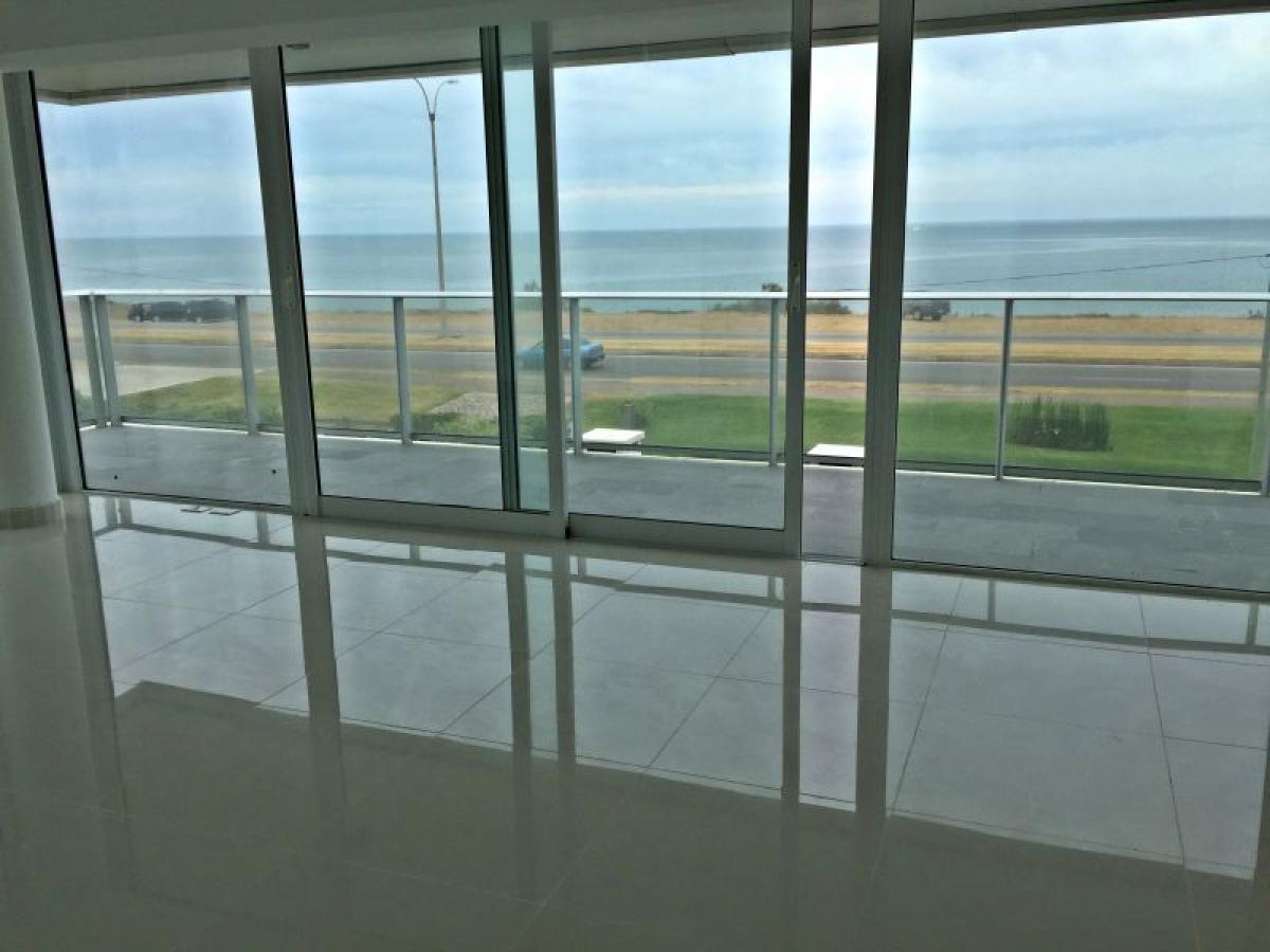 Apartamento de 2 dormitorios en Maldonado, Uruguay No. 10930