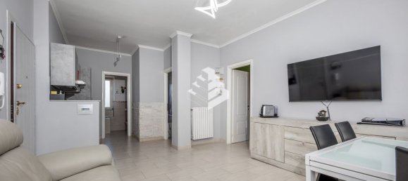 3 rooms Apartment in Rome, Italy No. 63356 3