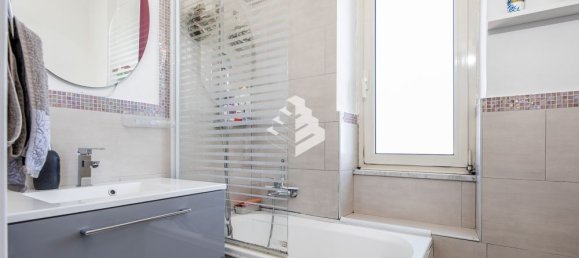 3 rooms Apartment in Rome, Italy No. 63356 8