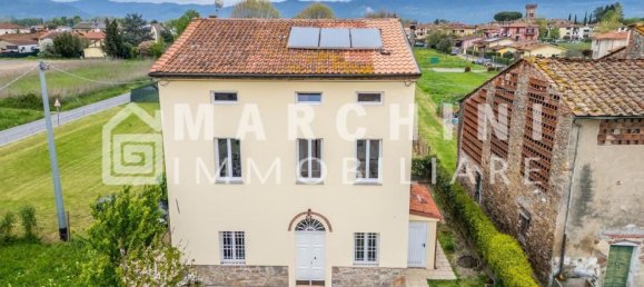 8 bedrooms Villa in Lucca, Italy No. 379729 3