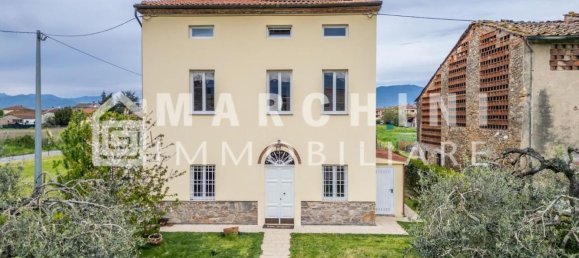 8 bedrooms Villa in Lucca, Italy No. 379729 2